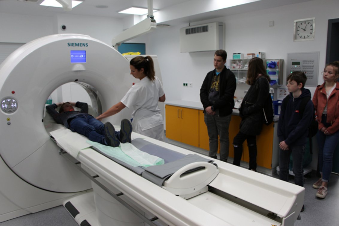 Jugendliche schauten hinter die Kulissen des Klinikums