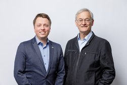 Dr. med. Sebastian Zaremba, Leiter ambulante Schlafmedizin und Co-Leiter stationäre Schlafmedizin (l), Prof. Dr. med. Johannes Mathis (r). Seeklinik Brunnen baut ambulante Schlafmedizin weiter aus