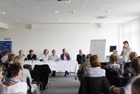 Podiumsdiskussion zum Thema "In Würde sterben"