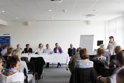 Podiumsdiskussion zum Thema "In Würde sterben"