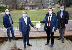 Fördermittelbescheid übergeben