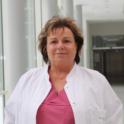Claudia Schmidt übernimmt die Leitung der Klinik für Innere Medizin
