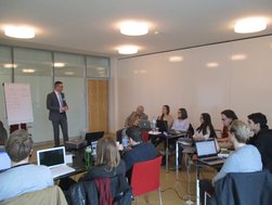 Studierende des Masterstudiums für Betriebswirtschaftslehre an den AMEOS Klinika in Bad Aussee