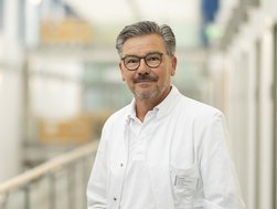 Neuer Chefarzt für die Intensivmedizin Dr. med. Denis Fauter © AMEOS – Tatjana Kay