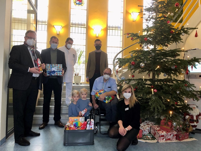 Weihnachtsgeschenke für kleine Patienten AMEOS Klinikum Anklam