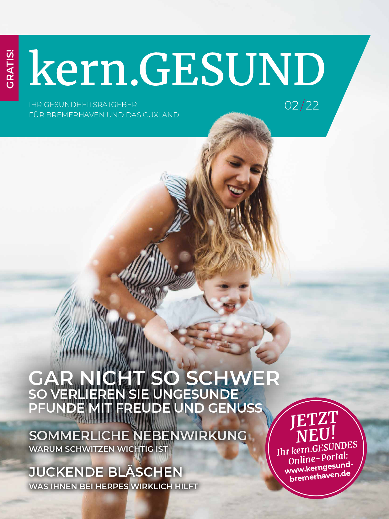 Cover der Zeitschrift "kern.GESUND". Eine Frau und ein Kleinkind spielen am Strand im Wasser.