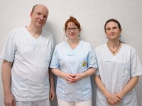 Carolin Möhrke und Frau Dr. med. Andrea Jahn, beides Fachärztinnen für Kinder- und Jugendmedizin am AMEOS Poliklinikum Anklam mit Björn Schuldt, Leitender Oberarzt der Abteilung für Kinder- und Jugendmedizin am AMEOS Hanse Klinikum Anklam.