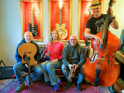 Die Band „Moor4Fun“ bei ihrem letzten Auftritt im AMEOS Senioren Wohnsitz Ratzeburg. (© AMEOS)