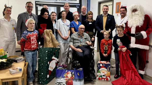 Weihnachtsvisite bringt Kinderaugen zum Leuchten