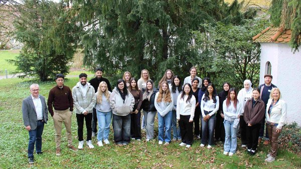 21 Azubis starten ihre Ausbildung in der Pflege