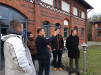 Kursteilnehmer besuchen Pflegehaus