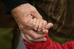 So kommen Enkelkinder mit der Demenz von Oma oder Opa klar